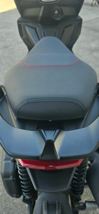 Aprilia SR GT 125 Sport - Plata y Rojo
