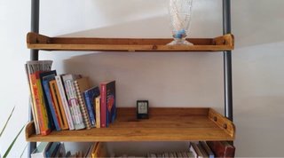 Estantería estilo industrial de madera y metal
