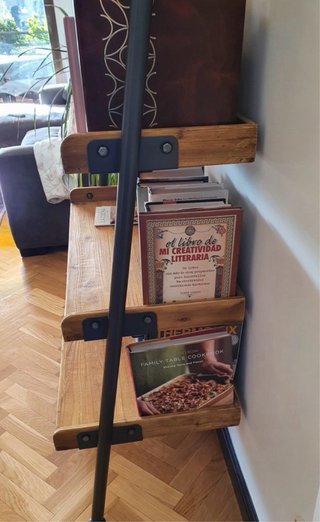 Estantería estilo industrial de madera y metal