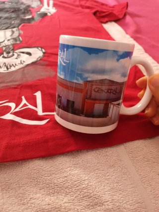 Pack de camiseta y taza CENTRAL.