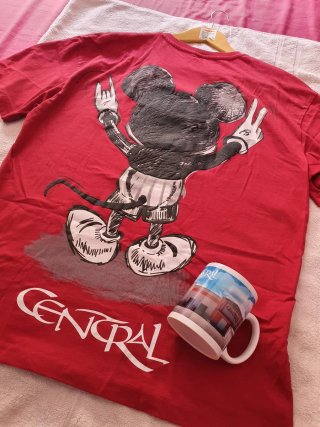 Pack de camiseta y taza CENTRAL.