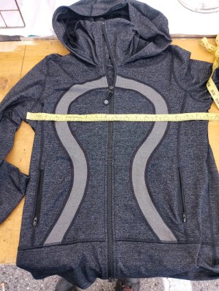 Giacca Lululemon grigia con cappuccio