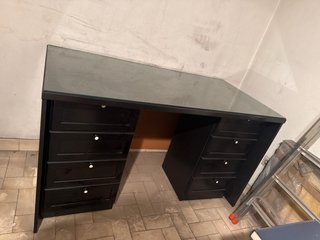 Escritorio negro 180x1 con tapa de cristal