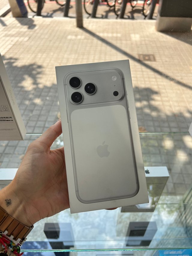 iPhone 17 Pro Max 256gb Silver a estrenar