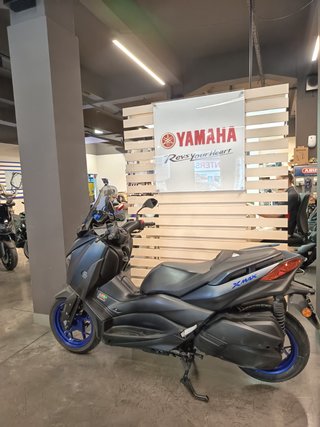 Yamaha XMAX 300 Negra y Azul