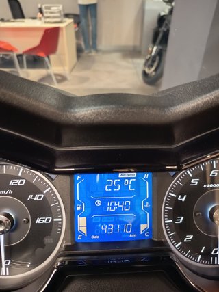 Yamaha XMAX 300 Negra y Azul