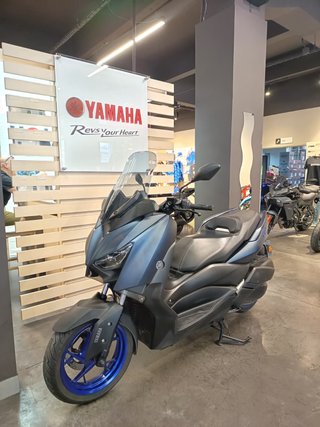 Yamaha XMAX 300 Negra y Azul