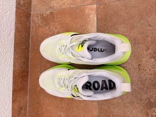 Nike Vomero 18 Verde y Blanco