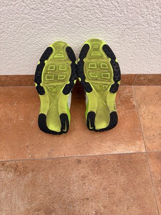 Nike Vomero 18 Verde y Blanco