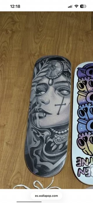 Tabla de skate con diseño artístico