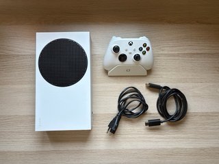 Xbox Series S 512GB + Base y Batería Venom