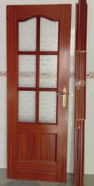 Puerta de cocina madera con cristal