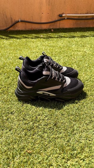 Dior B22 sneakers negras y grises