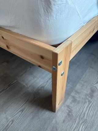 NEIDEN (estructura cama + somier) + 2 mesitas