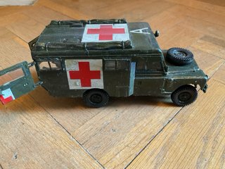 Ambulancia Rover Tamiya 1/35 + Figuras
