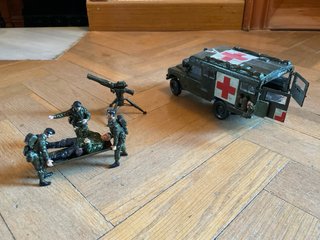 Ambulancia Rover Tamiya 1/35 + Figuras