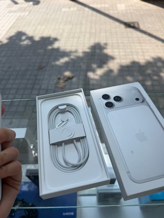 iPhone 17 Pro Max 512gb silver en su caja