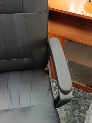 Silla de oficina polipiel negra