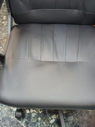 Silla de oficina polipiel negra
