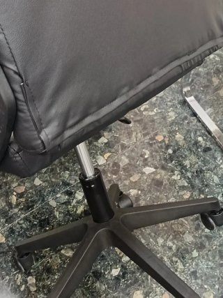 Silla de oficina polipiel negra