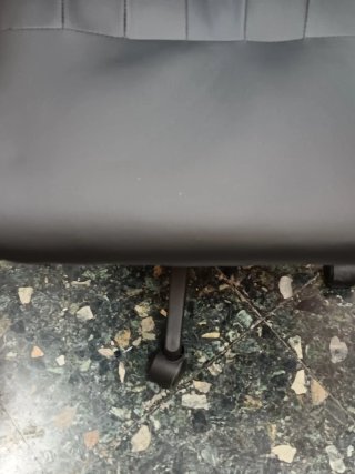Silla de oficina polipiel negra
