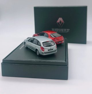 Espositore Renault Laguna II 1:43 Universal Hobbies