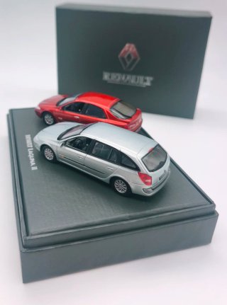 Espositore Renault Laguna II 1:43 Universal Hobbies