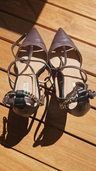 Zapatos T-Strap Puntiagudos Dorados y Morados
