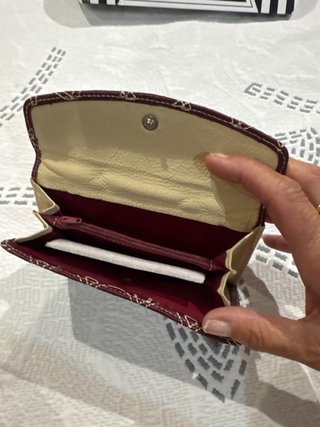 Cartera pequeña de piel