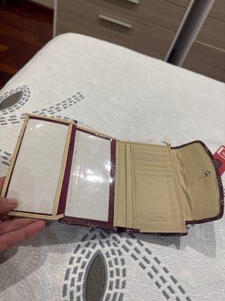 Cartera pequeña de piel