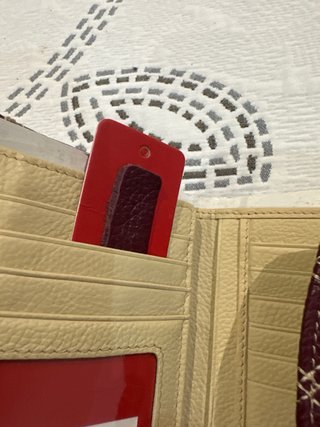 Cartera pequeña de piel
