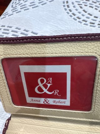 Cartera pequeña de piel