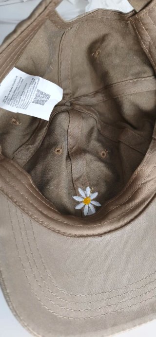 Gorra con bordado de flor