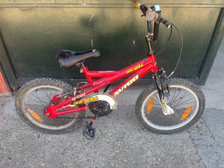 Bicicleta infantil roja