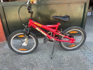 Bicicleta infantil roja