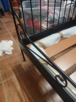 Cama juvenil negra y madera.205/96/94