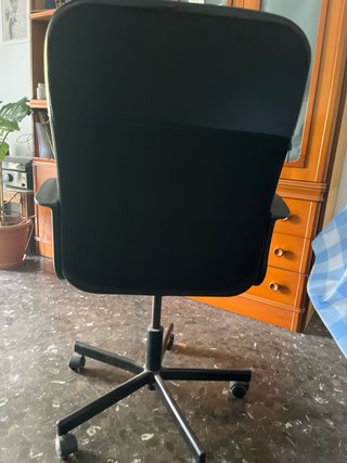 Silla de escritorio negra (urgente)