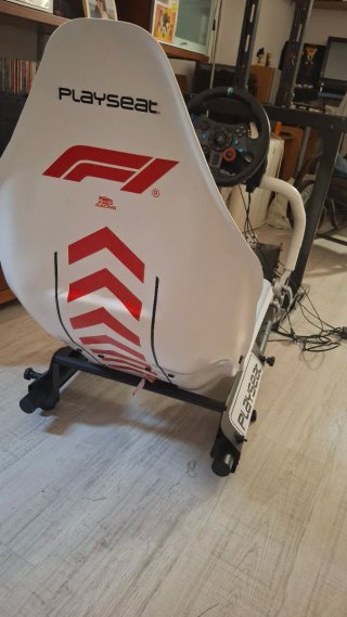 Simulador de Carreras Playseat con Logitech G29