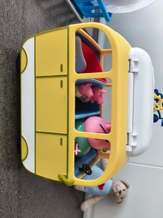 Autocaravana Peppa Pig con Figuras