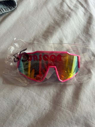 Gafas deportivas multicolor y rosa