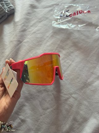Gafas deportivas multicolor y rosa