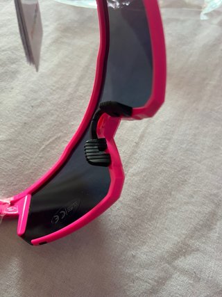 Gafas deportivas multicolor y rosa
