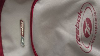 Mochila Reebok Beige y Roja