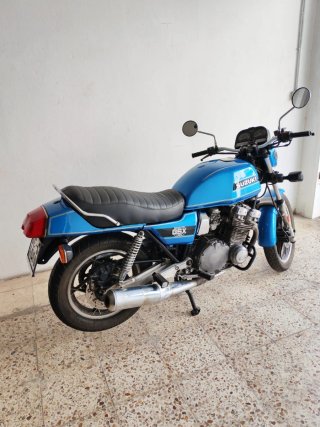 Suzuki GSX Clásica Azul