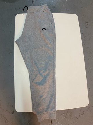 Conjunto Nike Tech Gris