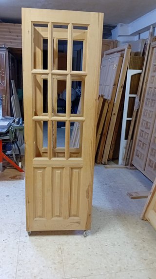 Ventanas de madera con postigos