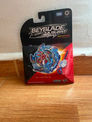Beyblade Burst Kolossal Helios Pro Series