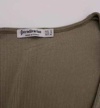 Camiseta acanalada con encaje Stradivarius T.S