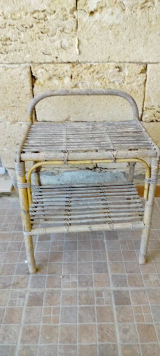 Sgabello vintage in rattan