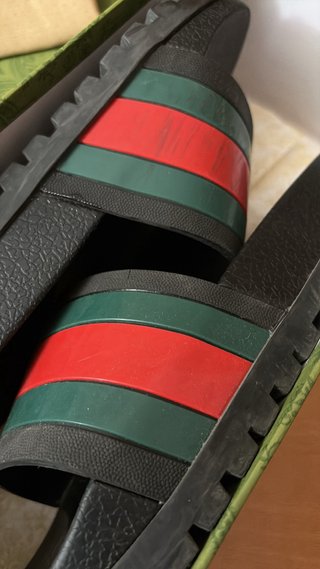 Chanclas Gucci Negras con Rayas Rojas y Verdes